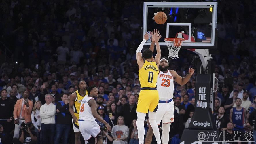 哈利伯顿抢断策动 托平快速上篮成功