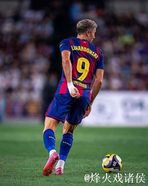 德甲官方：莱万荣膺本轮最佳球员 新赛季5战轰入9球